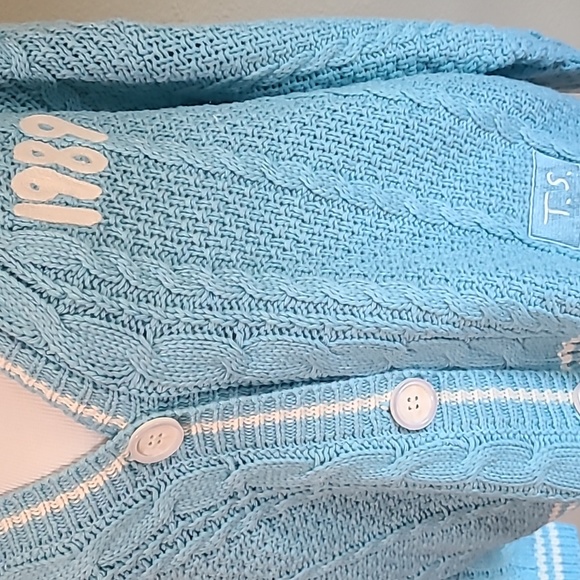 Official Taylor Swift 1989 Cardigan - Picture 2 of 4